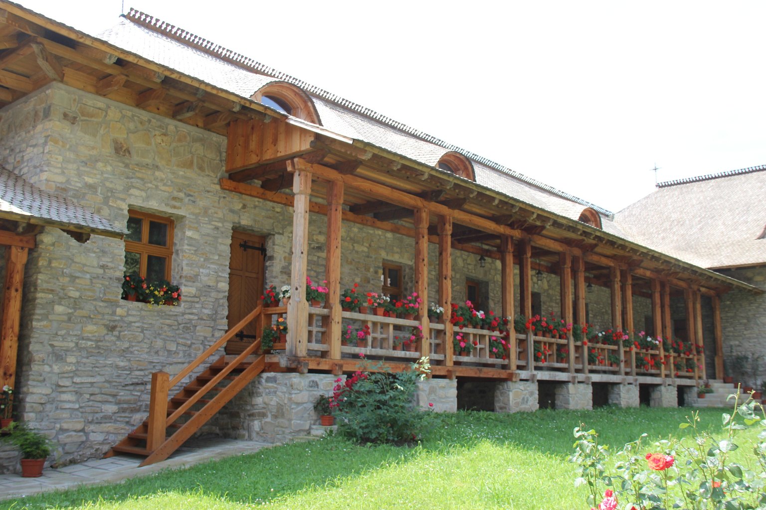 Handmade textiles and ceramics in Bucovina